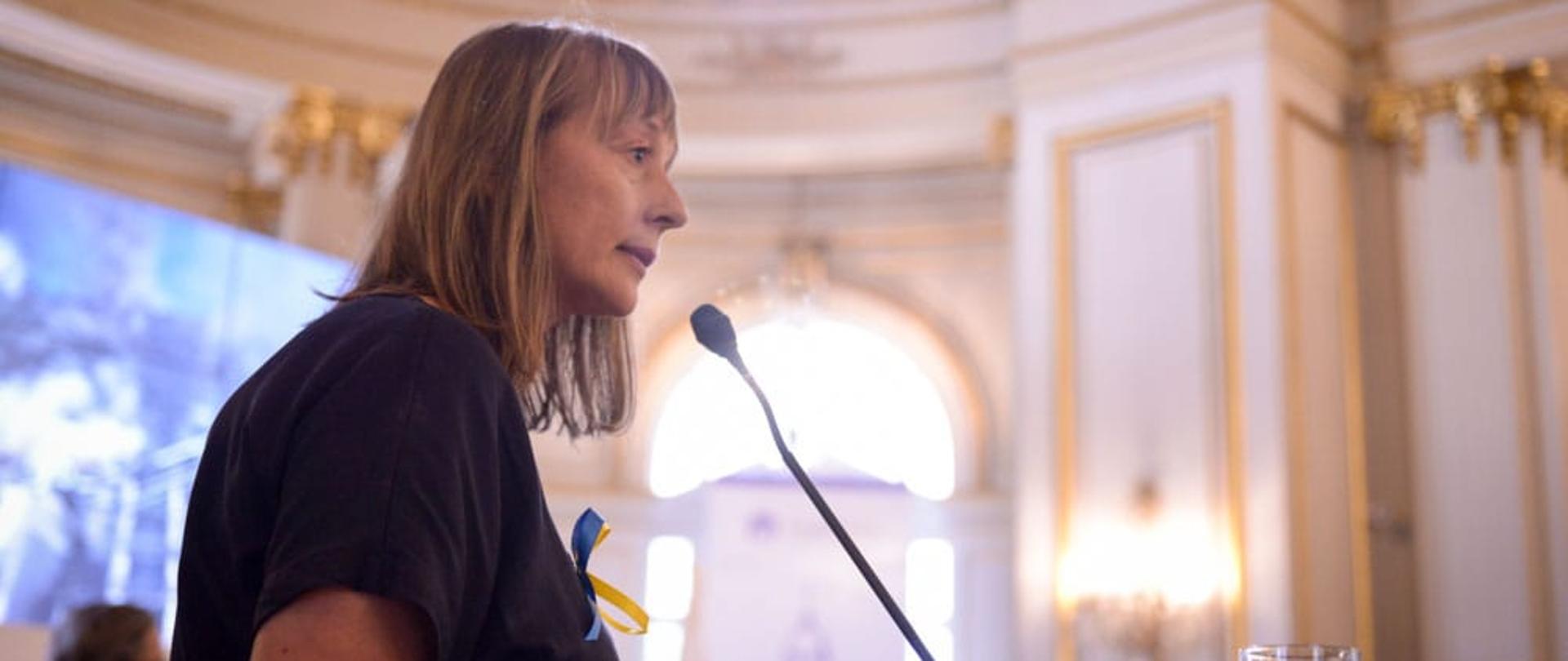 Aleksandra Piątkowska, Embajadora de la República de Polonia en Argentina, apareció en los foros de apoyo a Ucrania.