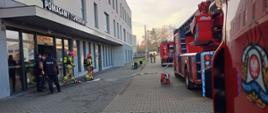 Ćwiczenia ratowniczo-gaśnicze na terenie Komendy Miejskiej Policji w Kaliszu