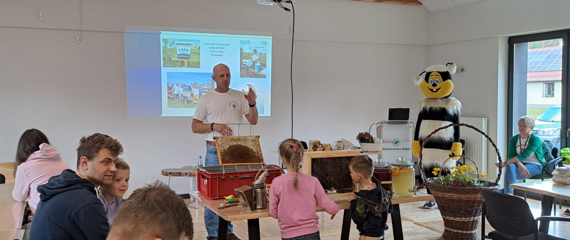 wykład o pszczołach