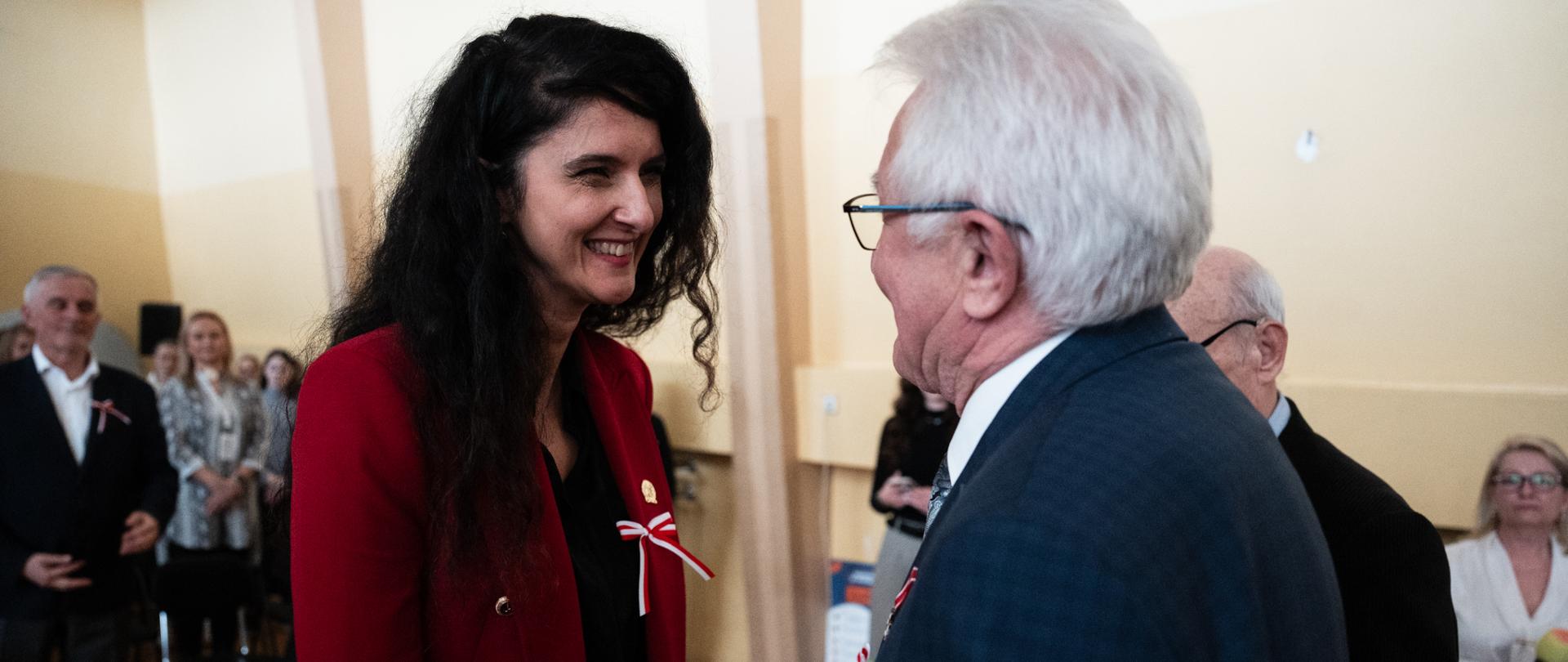 Wzruszający występ uczniów SP 23 w Wałbrzychu upamiętniający rocznicę operacji „Priboj”