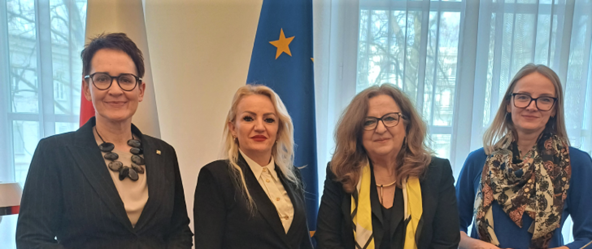 Na zdjęciu 4 kobiety - Spotkanie szefowej służby cywilnej oraz Dyrektorki Departamentu Służby Cywilnej z przedstawicielkami Bośni i Hercegowiny.