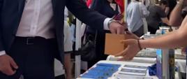 Եվրոպայի Օր 2026։ Հայաստանում ԵՄ դեսպան Վասսիլիս Մարագոսը Լեհաստանի տաղավարի մոտ