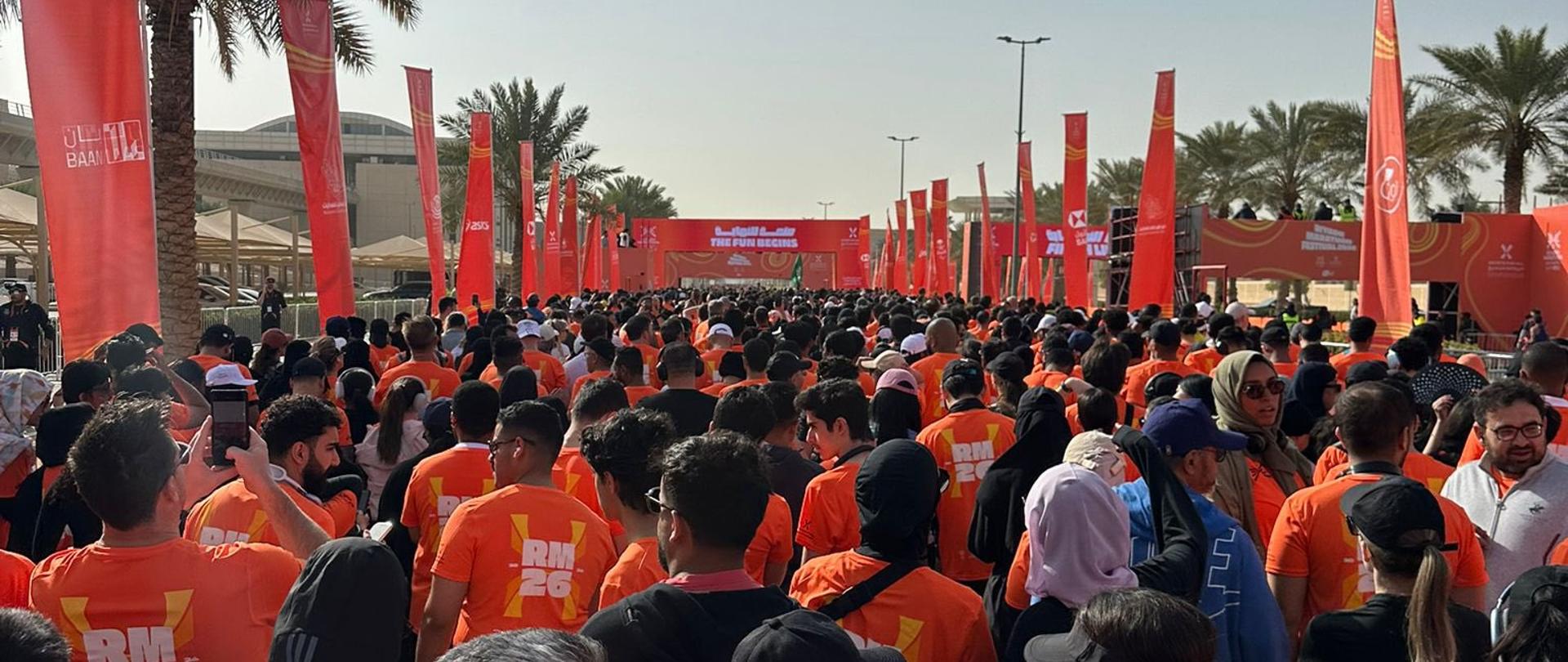 Participants of the marathon wearing orange shirts, ready for the race
