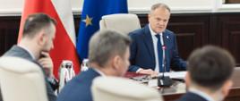 Premier Donald Tusk podczas posiedzenia Rady Ministrów 2.12.2025 r.