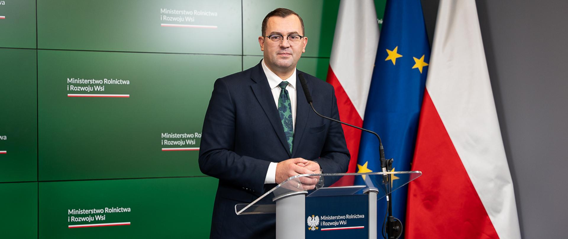 Minister Stefan Krajewski odpowiada na pytania dziennikarzy (fot. MRiRW)