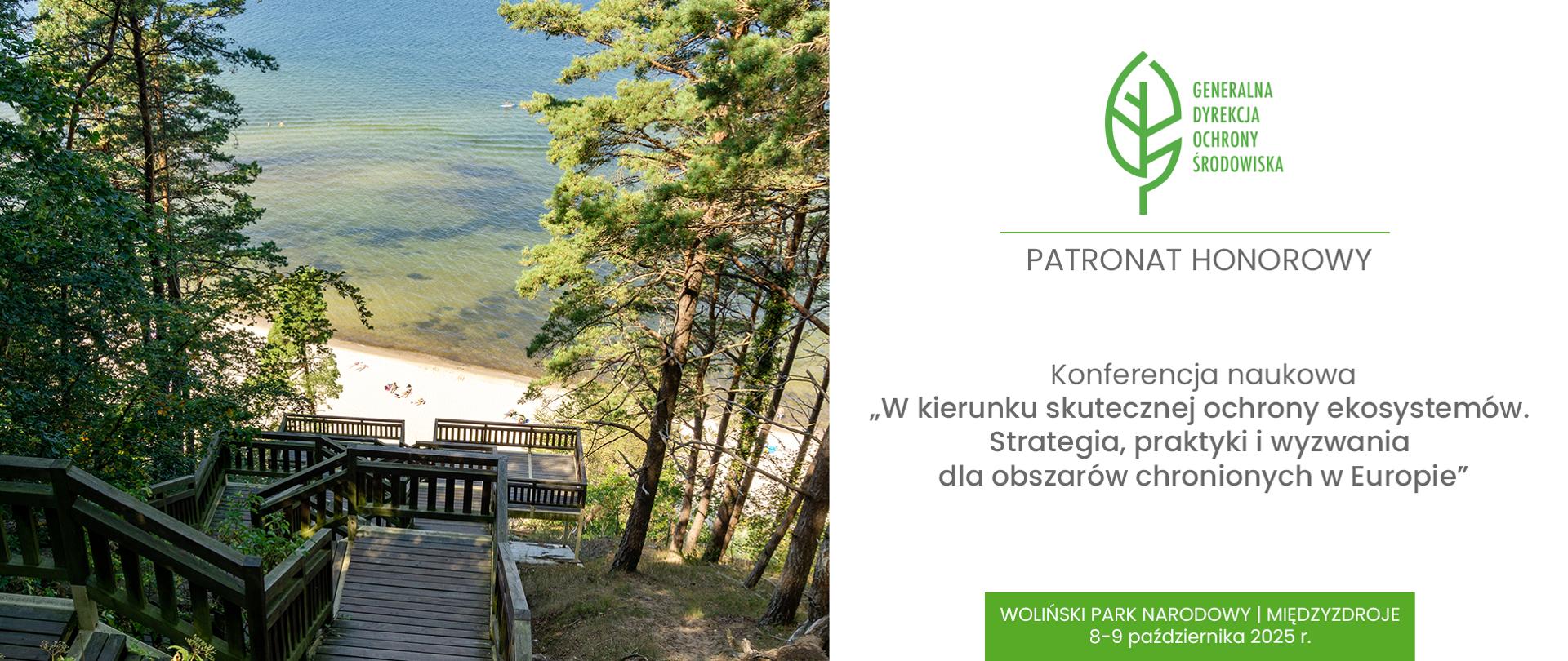 Z lewej strony zdjęcie przedstawiające zejscie kładką w stonę plaży i morza, po bokach znajdują się wysokie zielone drzewa. Z prawej stony na białym tle od góry: logo Generalnej Dyrekcji Ochrony Środowiska (zielony liść), poniżej napis Patronat Honorowy, Konferencja naukowa „W kierunku skutecznej ochrony ekosystemów. Strategia, praktyki i wyzwania dla obszarów chronionych w Europie”. Na dole w zielonej zamce tekst: "Woliński Park Narodowy, Międzyzdroje, 8-9 października 2025 r.".