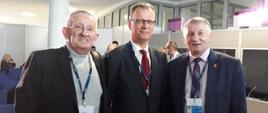 Od lewej: Piotr Cebulski – prezes PSIPH; Krzysztof Strzałka –Ambasador RP w Bratysławie;
Bogusław Waksmundzki – Wiceprzewodniczący Związku Euroregion „Tatry”.
