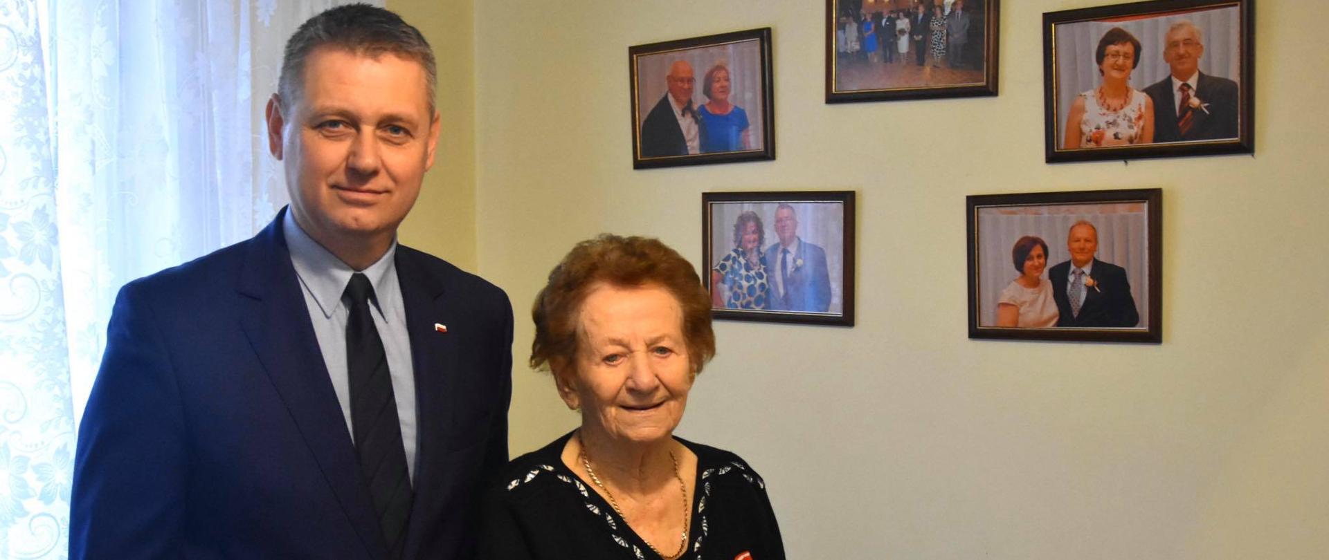 Wicewojewoda Mazowiecki Artur Standowicz, w imieniu Prezydenta RP Andrzeja Dudy, wręczył Krzyż Komandorski Orderu Odrodzenia Polski Pani Barbarze Morawskiej