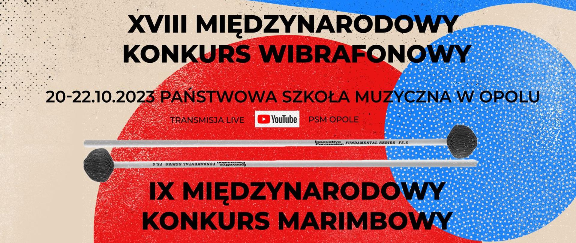 Plakat w kolorach błękitu, czerwieni, beżu i czerni zawierający informacje związanie z Międzynarodowymi Konkursami Perkusyjnymi, w dolnej części sylwetka ratusza opolskiego oraz logotypy organizatorów, sponsorów i patronów, w centralnej części pałeczki perkusyjne