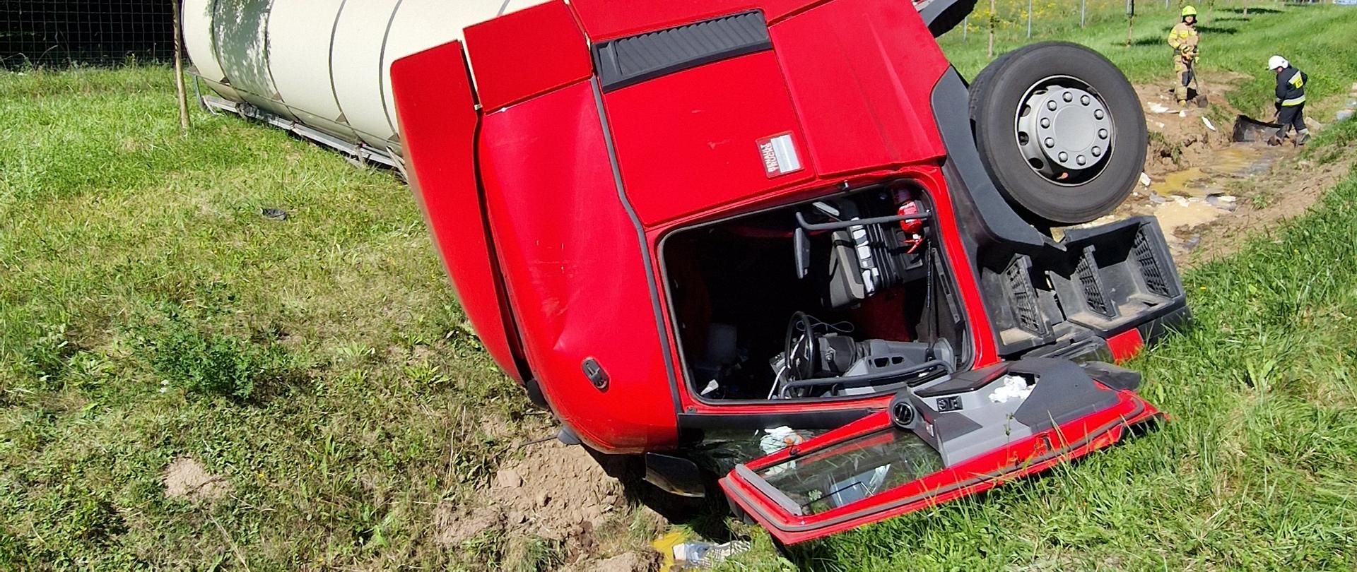 Zderzenie samochodu osobowego z ciężarowym