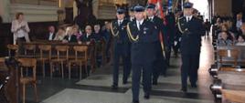 Na zdjęciu kompania honorowa KM PSP w Przemyślu podczas wejścia do archikatedry przemyskiej