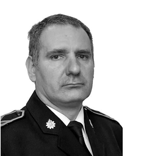 Zdjęcie st. ogn. w st. spocz. Przemysława Woźnego w mundurze w barwach czarno-białych