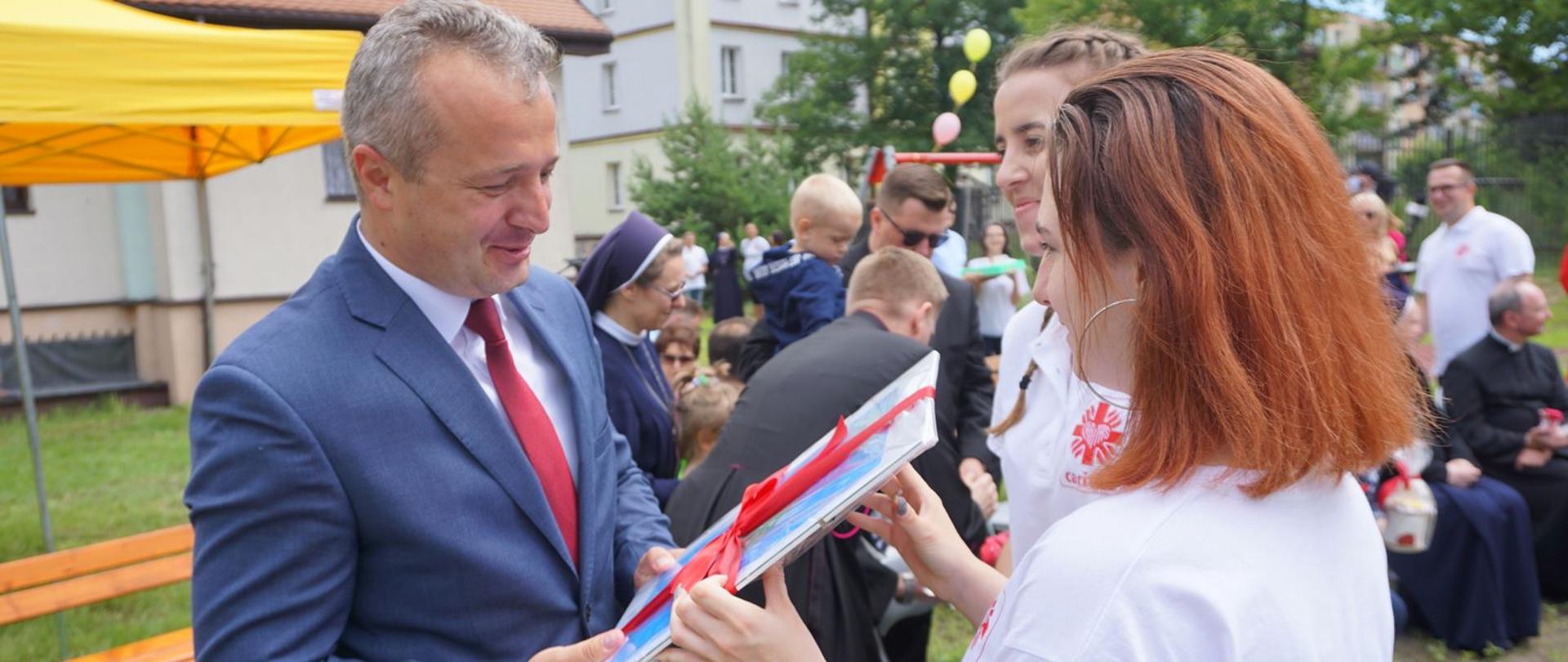 Otwarcie placu zabaw przy Domu Dziecka im. ks. bpa. Wojciecha Owczarka