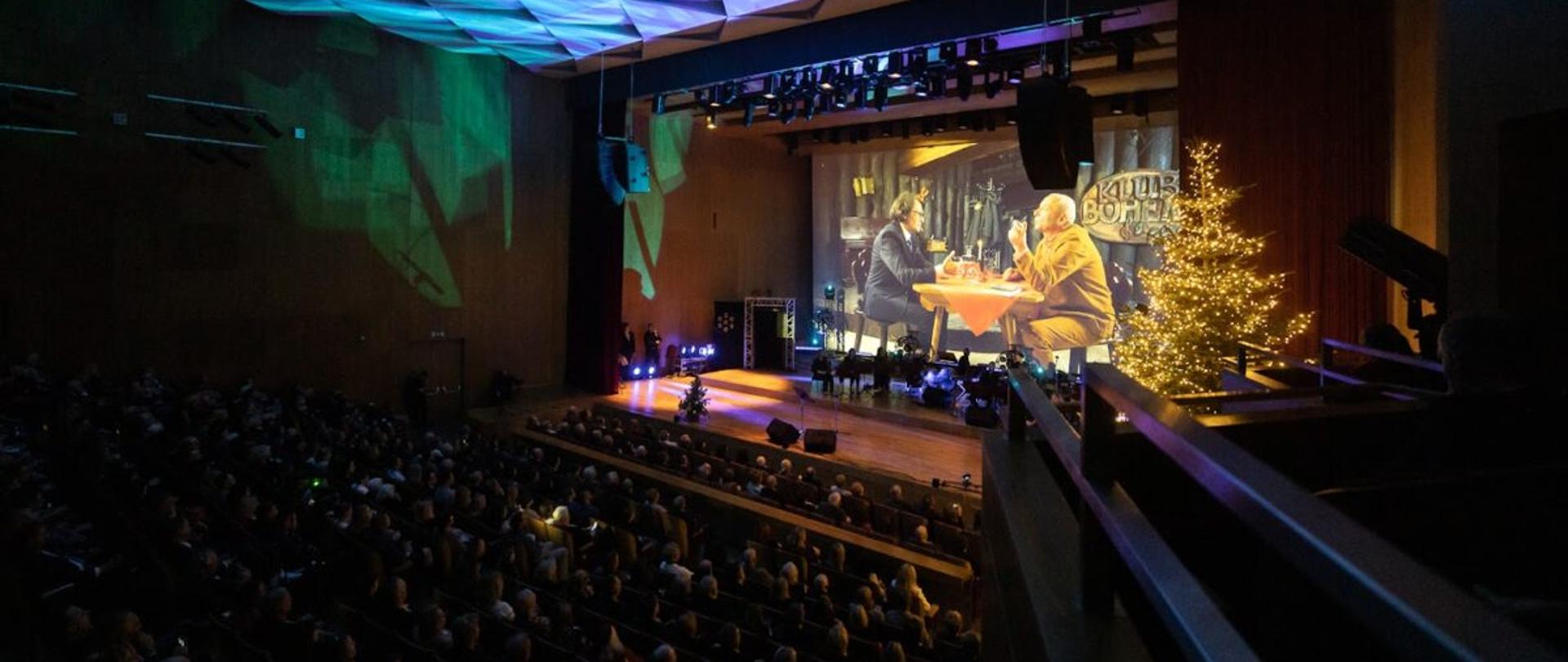 Uczestnicy uroczystości z okazji 670-lecia lokacji miasta Rzeszowa