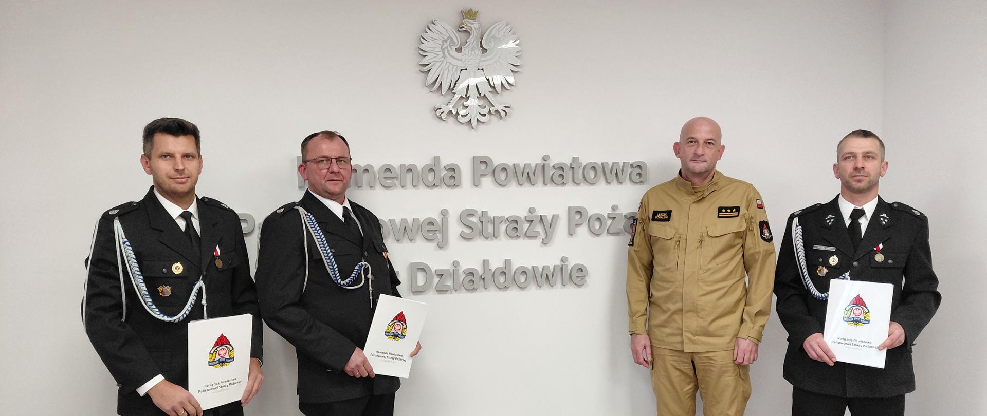 Podpisanie umów na szkolenie przygotowujące na kat. "C" prawa jazdy dla strażaków OSP z powiatu działdowskiego