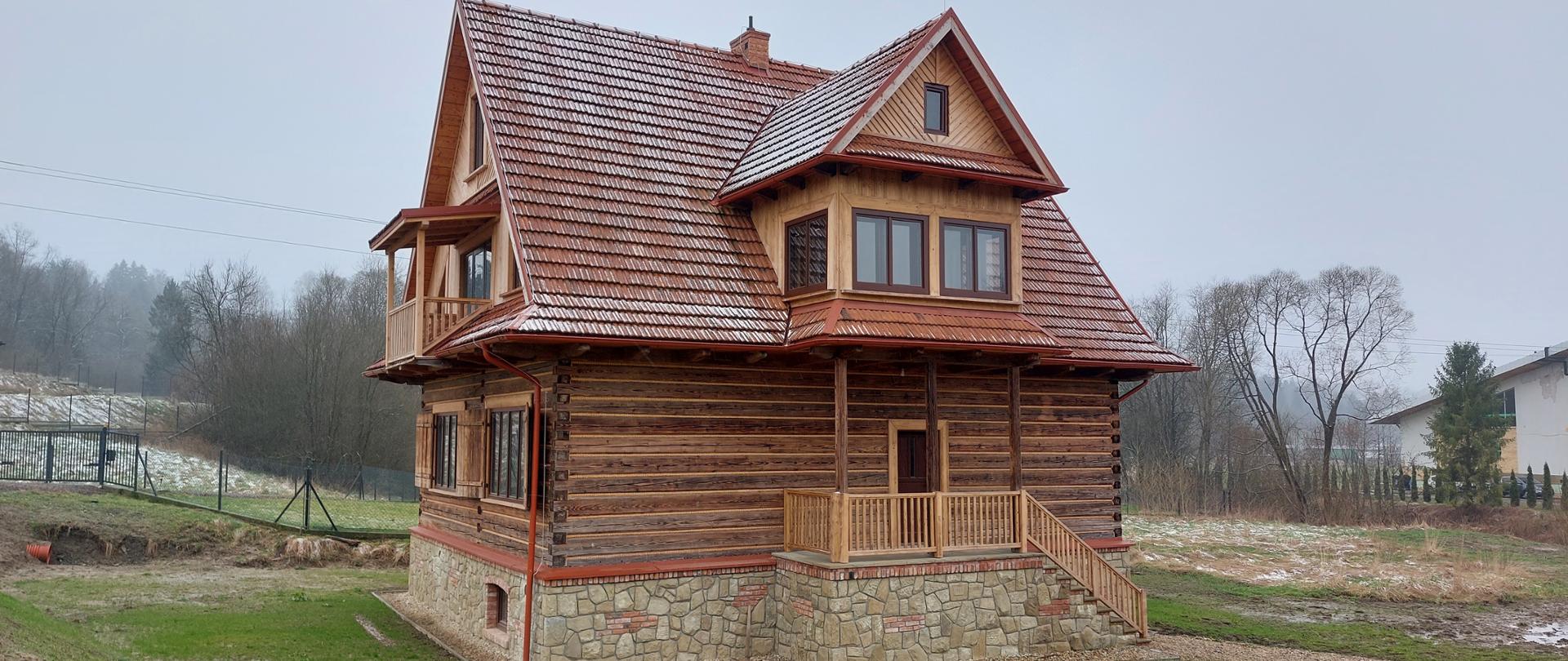 dom Jalu Kurka przeniesiony na nowe miejsce w Naprawie, odnowione i wyczyszczone elementy konstrukcyjne budynku