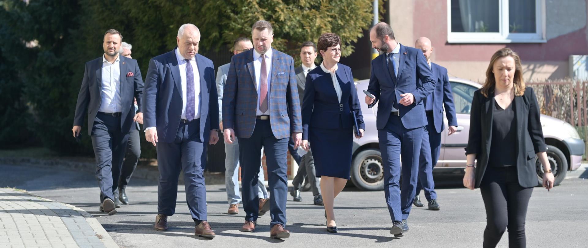 Tworzenie oddziałów przygotowawczych dla uczniów z Ukrainy – wizyta ministra Przemysława Czarnka w Zamościu