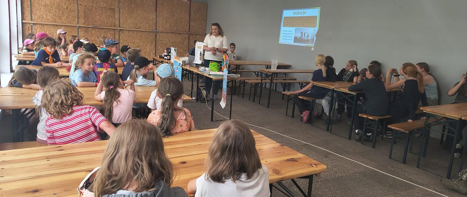 Zajęcia edukacyjne dla uczestników obozu harcerskiego w Ośrodku Harcerskim w Borowianach