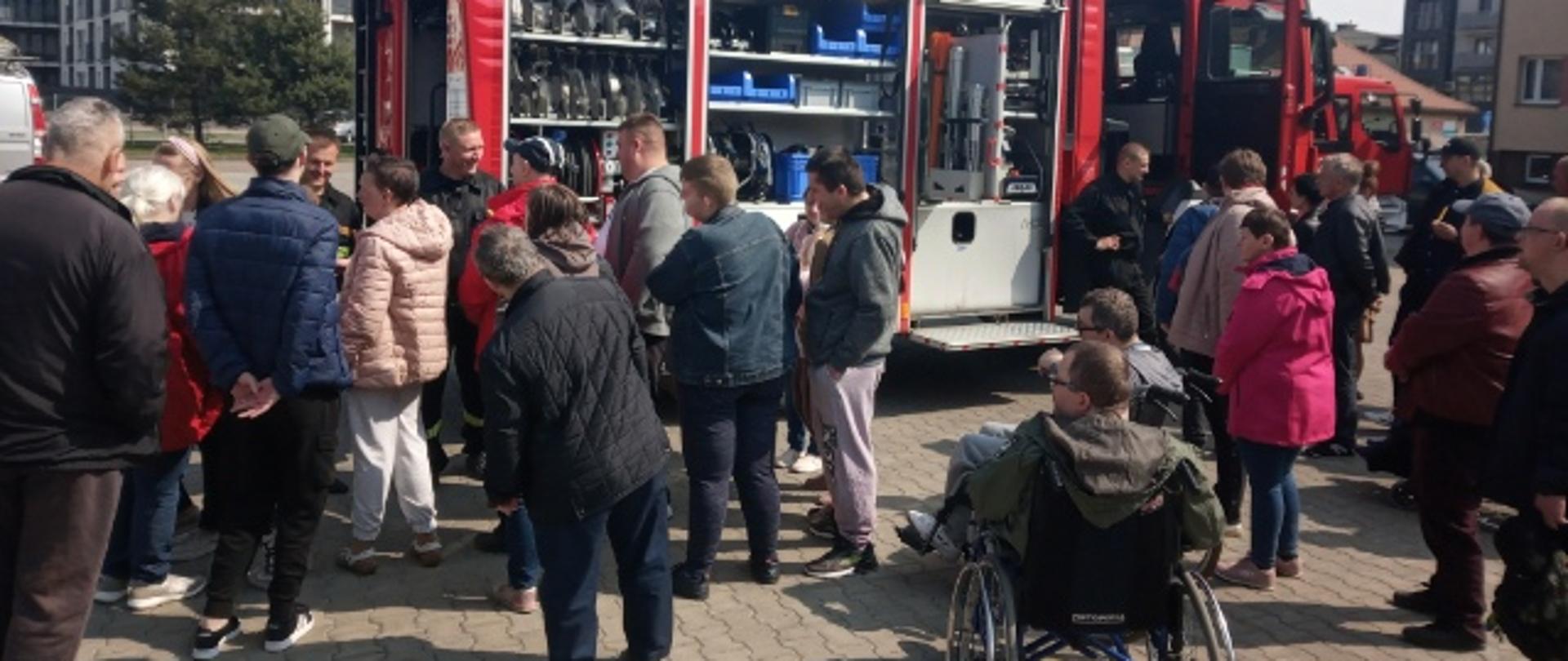 Kolejni goście w mławskiej komendzie.