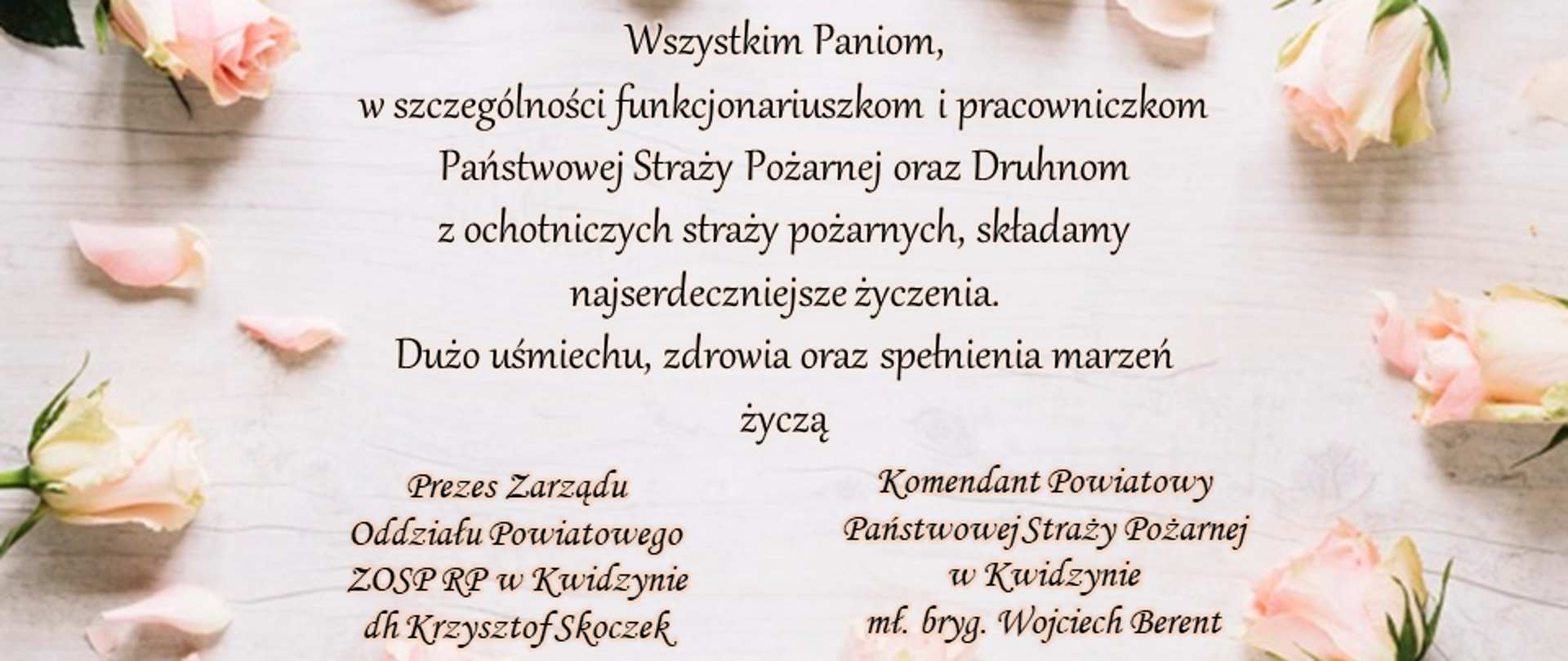 Kartka z życzeniami otoczonymi białymi różami.