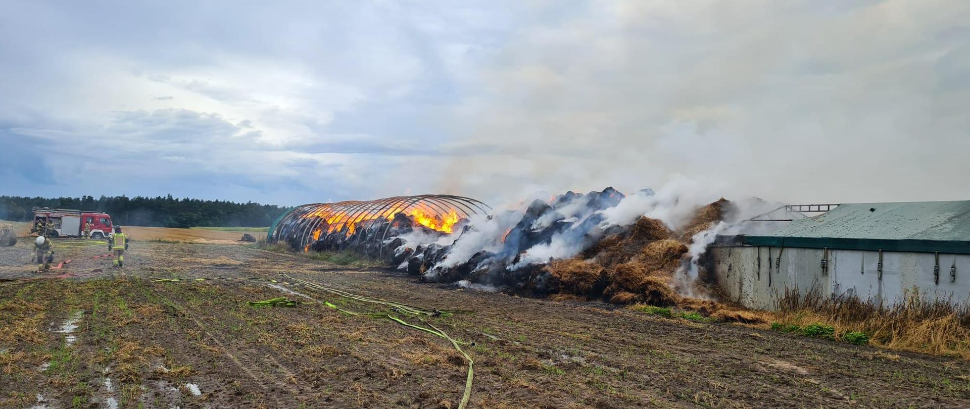 Pożar słomy w Oszczeklinie [08.08.2024]