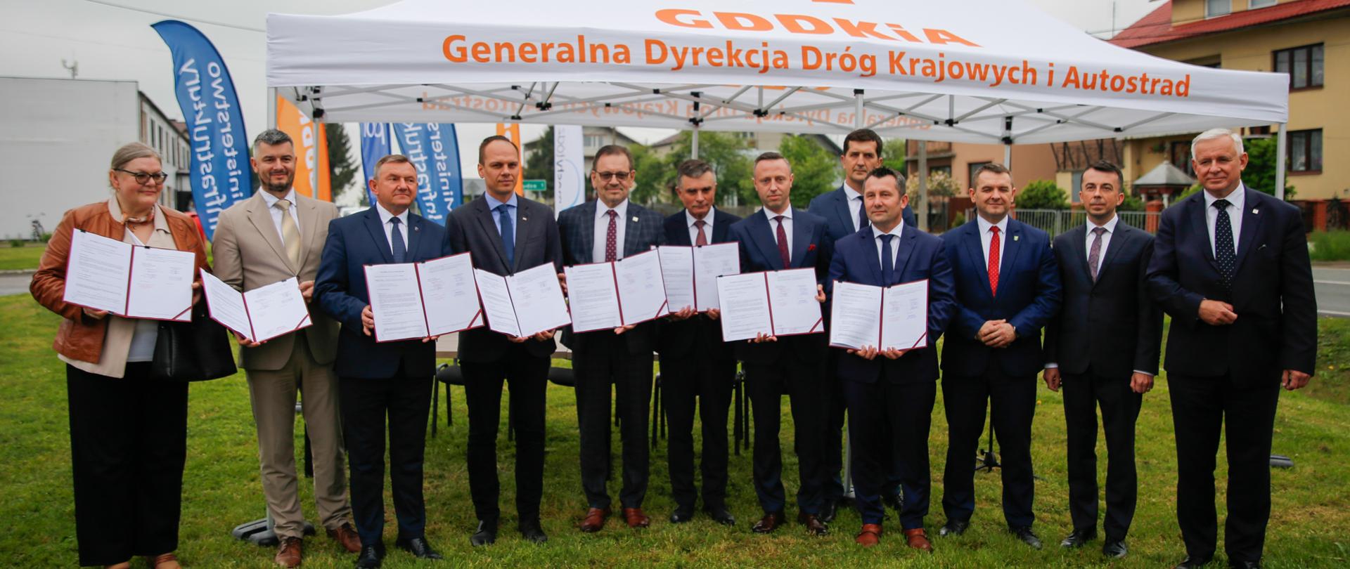 Podpisanie umowy na realizację obwodnic Dzwoli oraz Gorajca