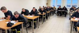 Na zdjęciu Zakończenie szkolenia podstawowego dla strażaków ratowników OSP - egzamin pisemny