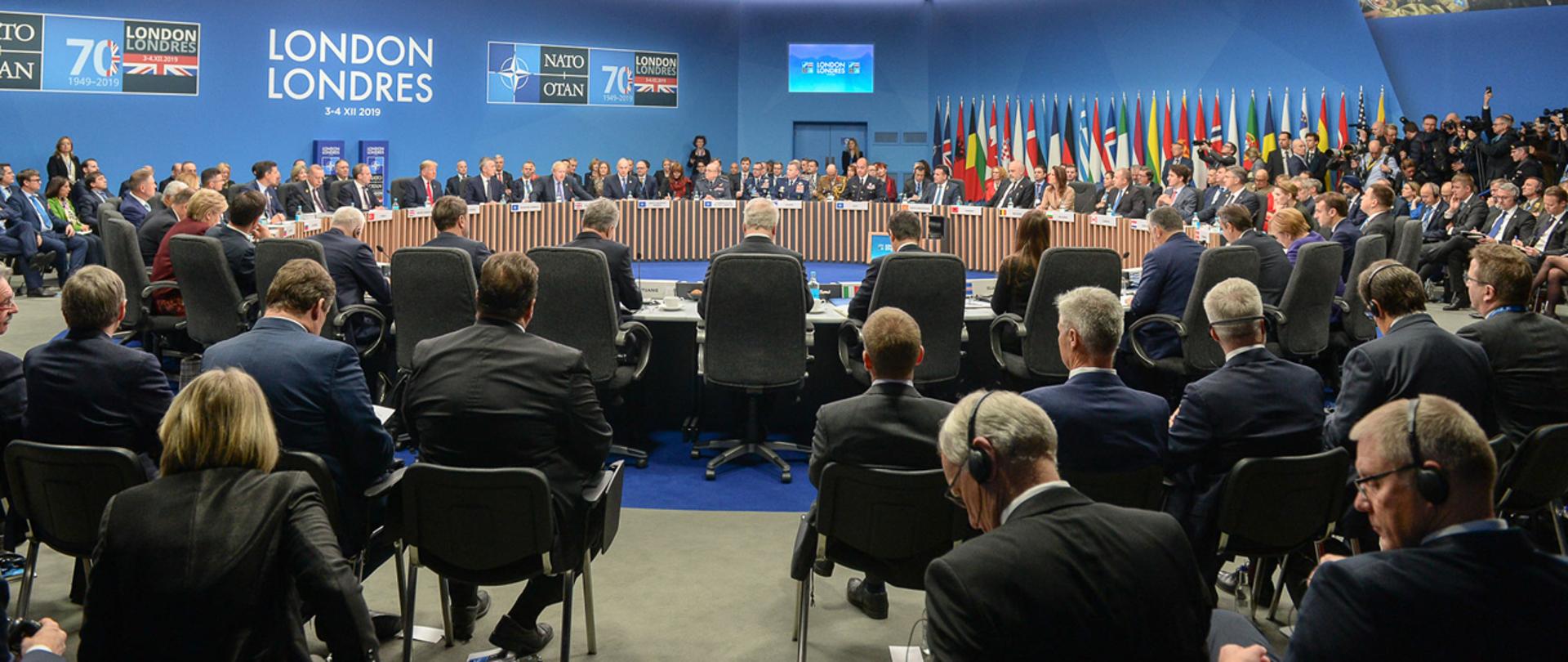 Sesja Rady Północnoatlantyckiej z udziałem prezydentów i szefów rządów w Londynie. 