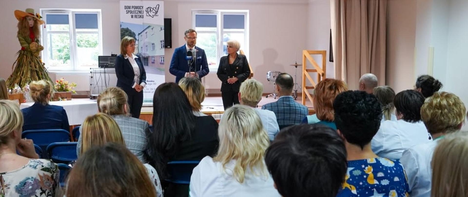 wojewoda z wizytą w DPS Resko