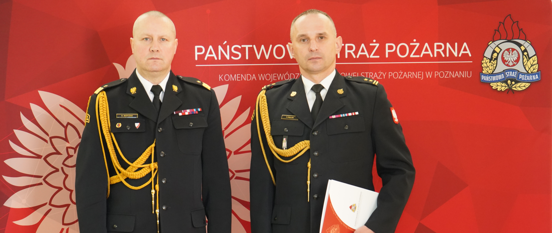 bryg. Tomasz Polak decyzją Wielkopolskiego Komendanta Wojewódzkiego Państwowej Straży Pożarnej nadbryg. Dariusza Matczaka z dniem 1 maja 2022 roku został przeniesiony do pełnienia obowiązków Komendanta Miejskiego Państwowej Straży Pożarnej w Kaliszu. Na zdjęciu nadbryg. Dariusz Matczak oraz bryg. Tomasz Polak. 