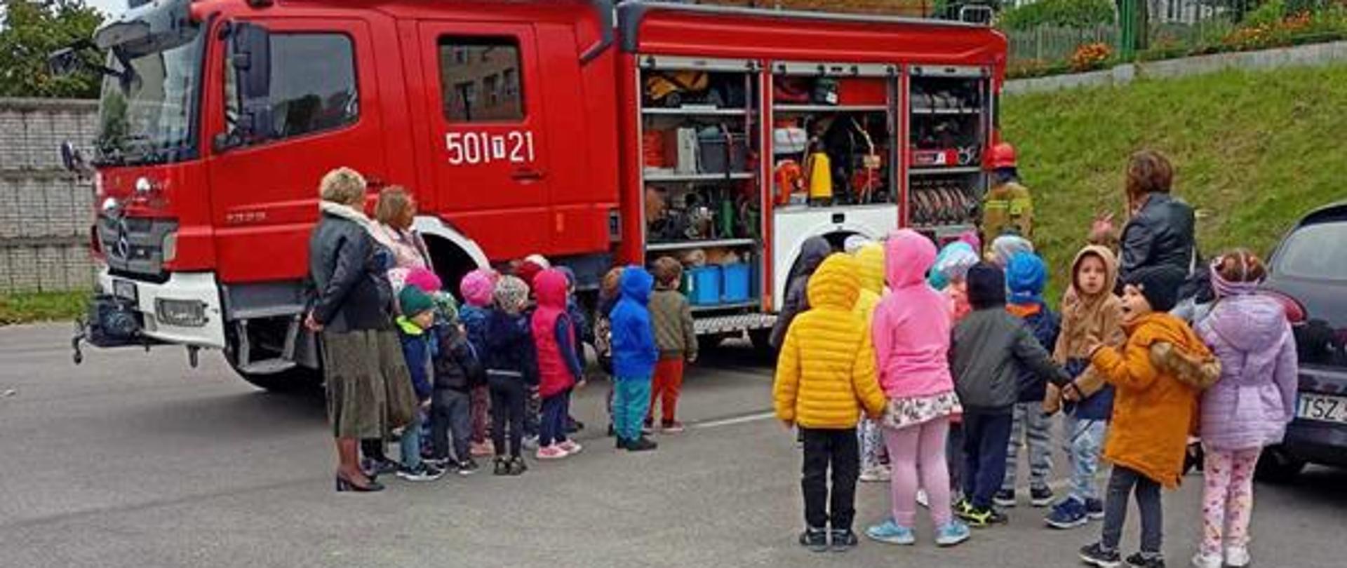 Próbne ewakuacje oraz akcja „Kręci mnie bezpieczeństwo…” w placówkach oświatowych powiatu staszowskiego