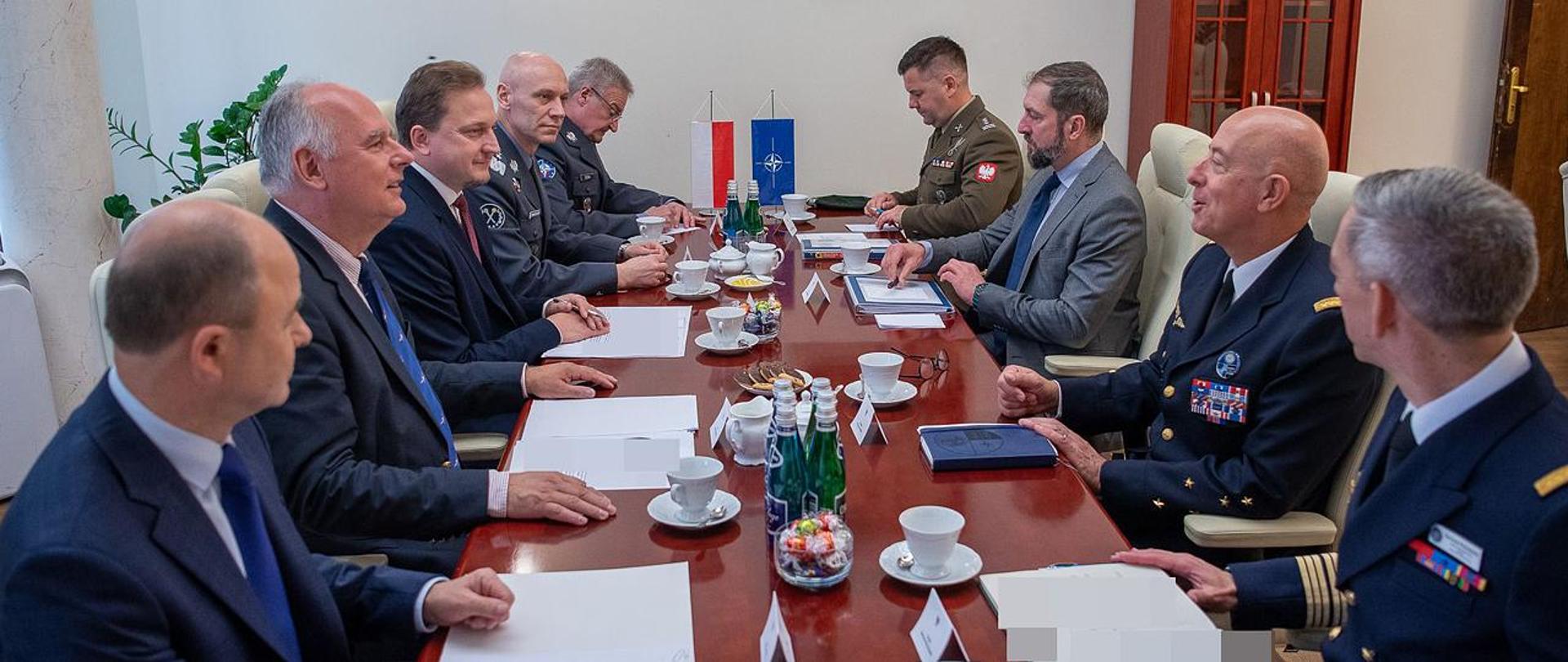 Sekretarz Stanu w MON, Paweł Zalewski z Naczelnym Dowódcą NATO ds. Transformacji generałem Philippe Lavigne