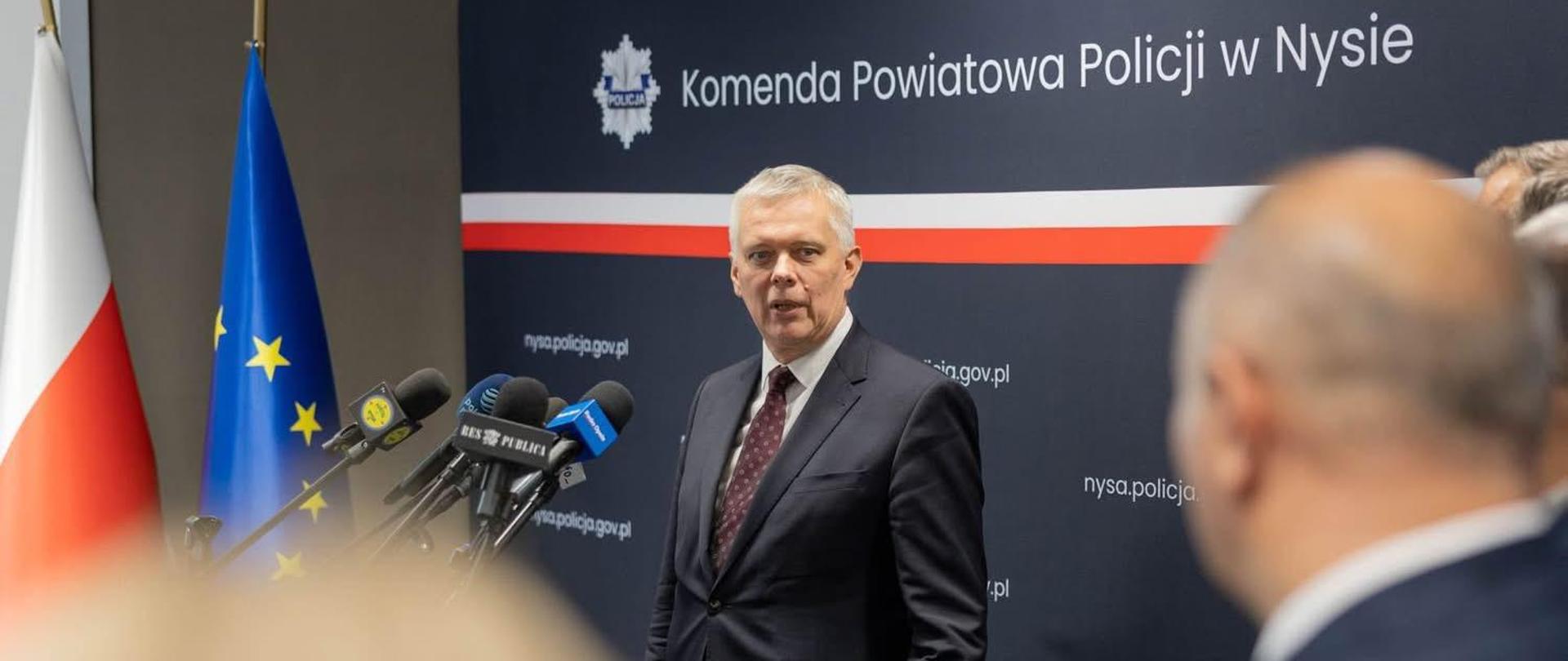 Minister Tomasz Siemoniak w siedzibie Komendy Powiatowej Policji w Nysie
