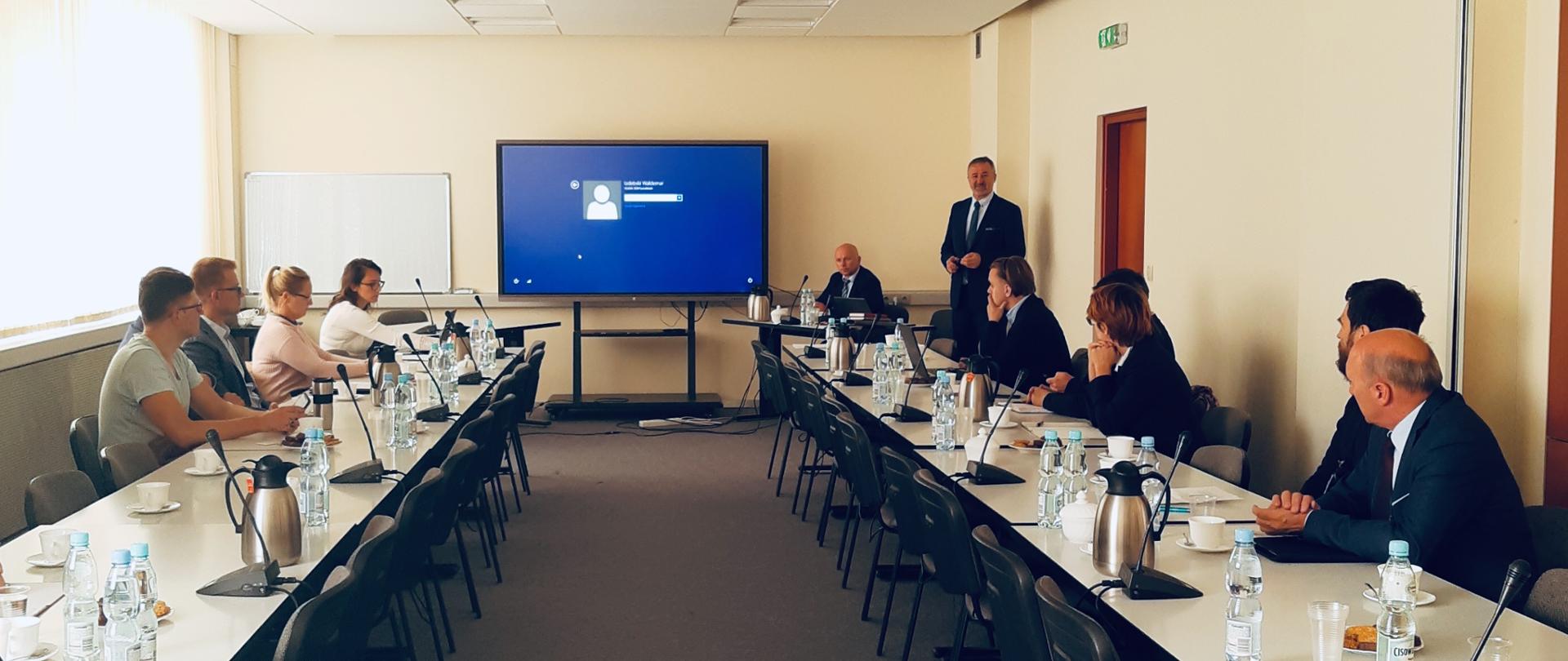 Członkowie Rady IIP podczas posiedzenia.