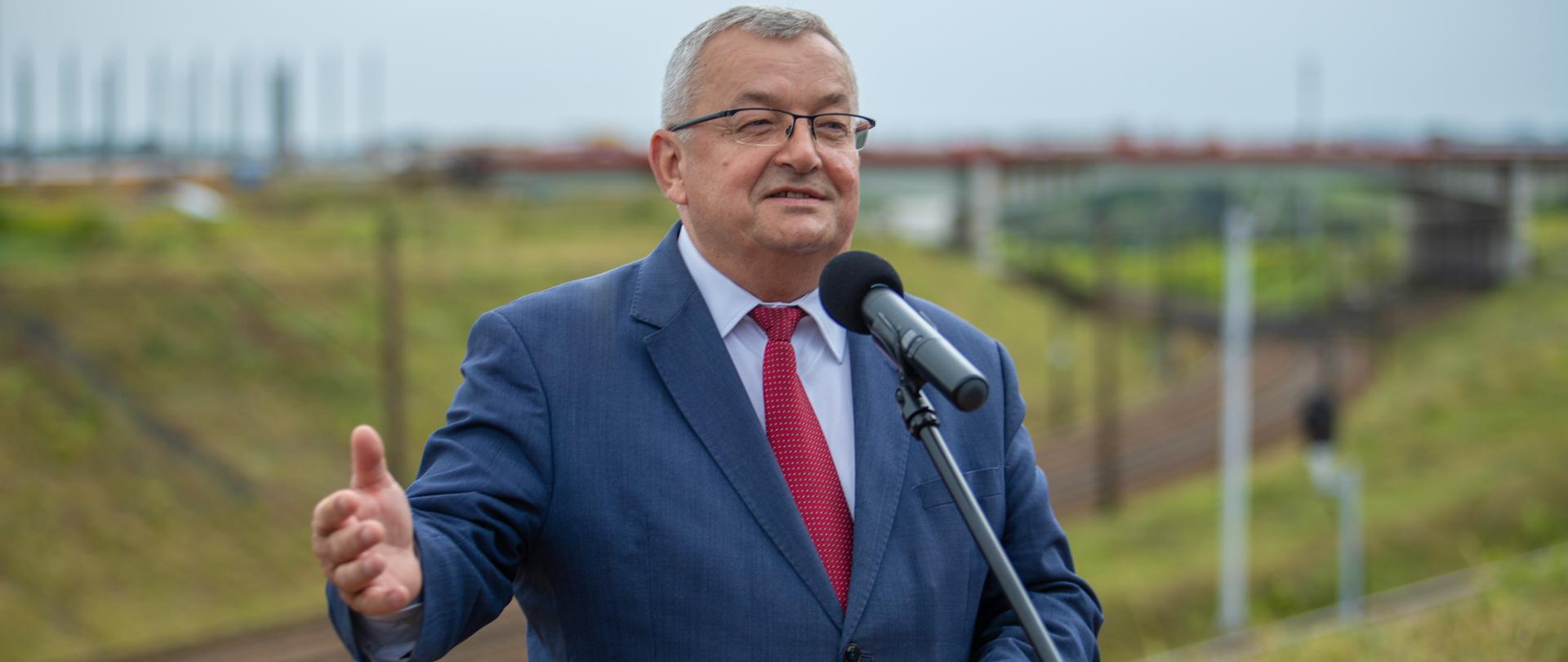 Konferencja prasowa z udziałem ministra infrastruktury Andrzeja Adamczyka dotycząca podpisania umowy na realizację przystanku kolejowego Kraków Piastów