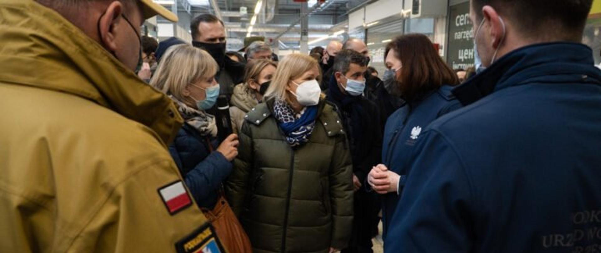 Wojewoda podkarpacki Ewa Leniart na podczas spotkania z ministrami w Korczowej. 