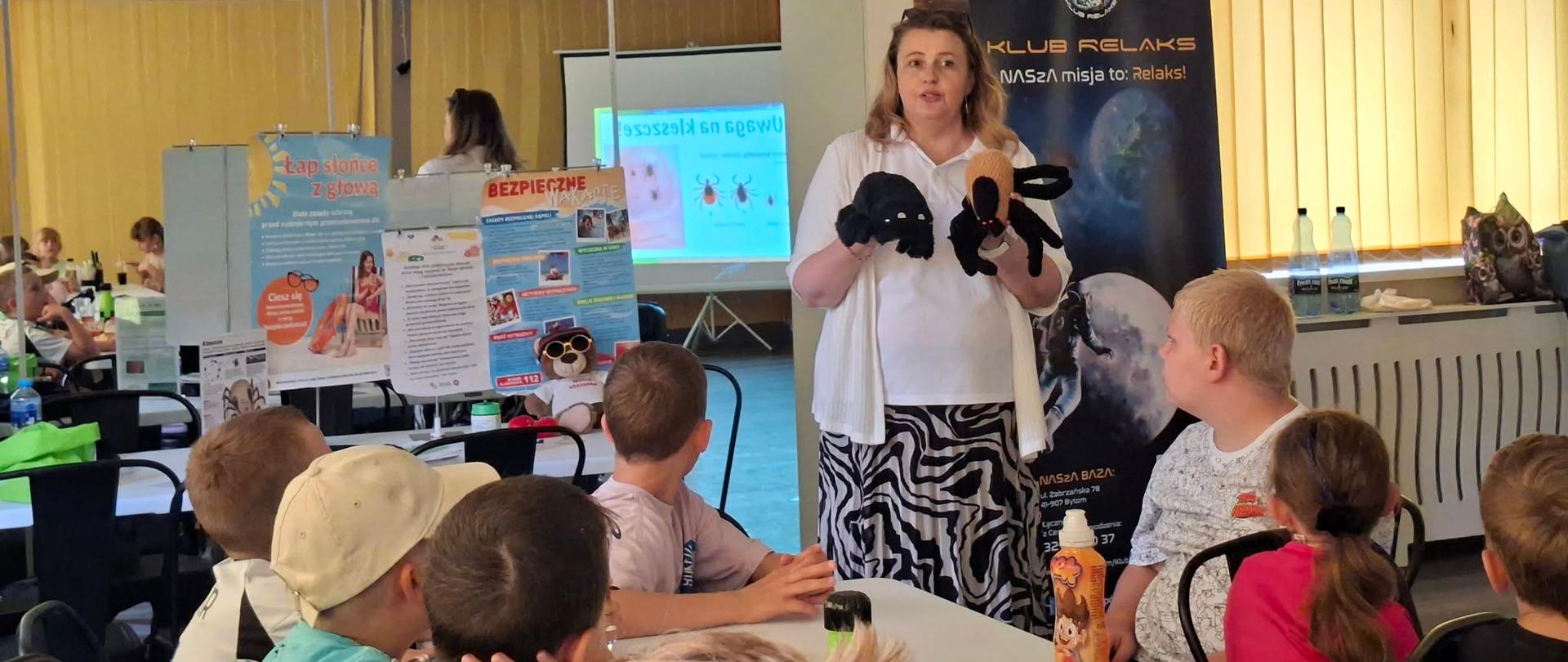 Zajęcia edukacyjne dla dzieci uczestniczących w półkoloniach organizowanych przez Klub Relaks Bytomskiej Spółdzielni Mieszkaniowej
