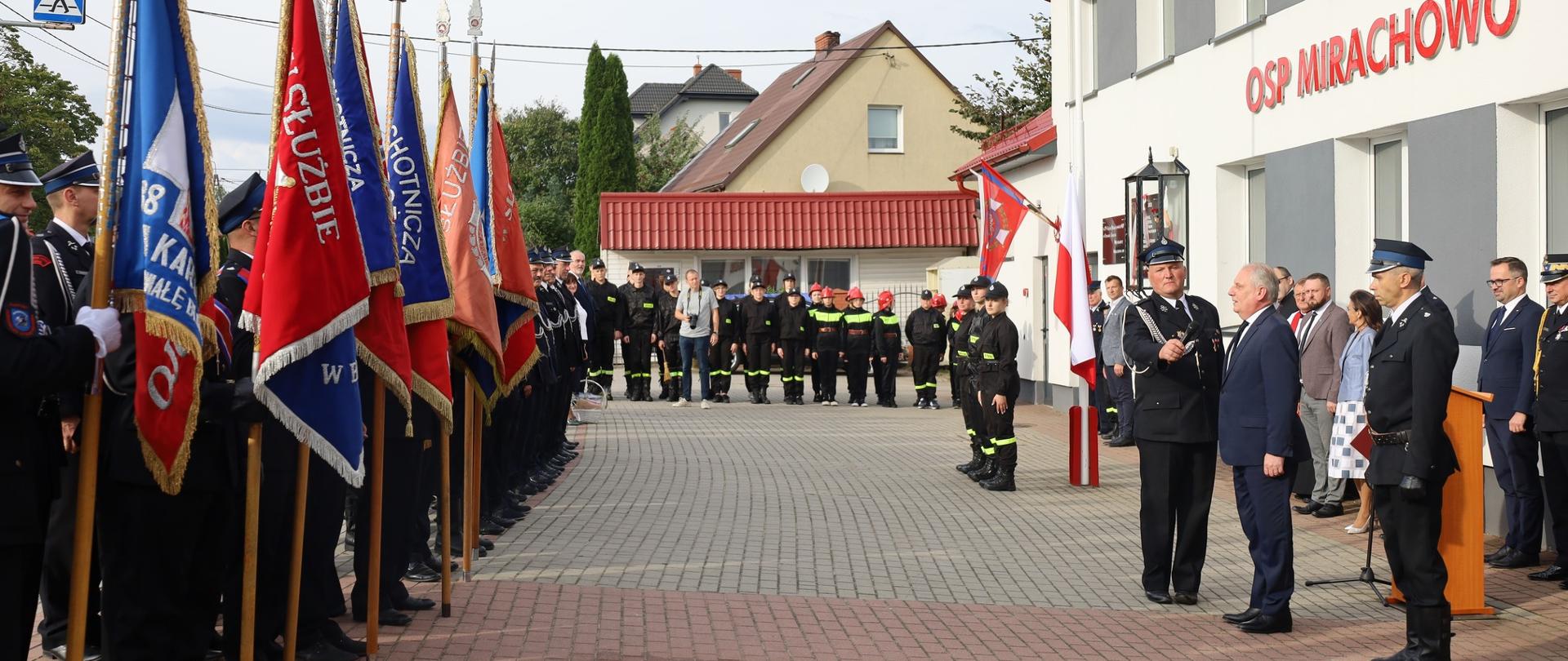 Powitanie uczestników uroczystości przez wojewodę pomorskiego.