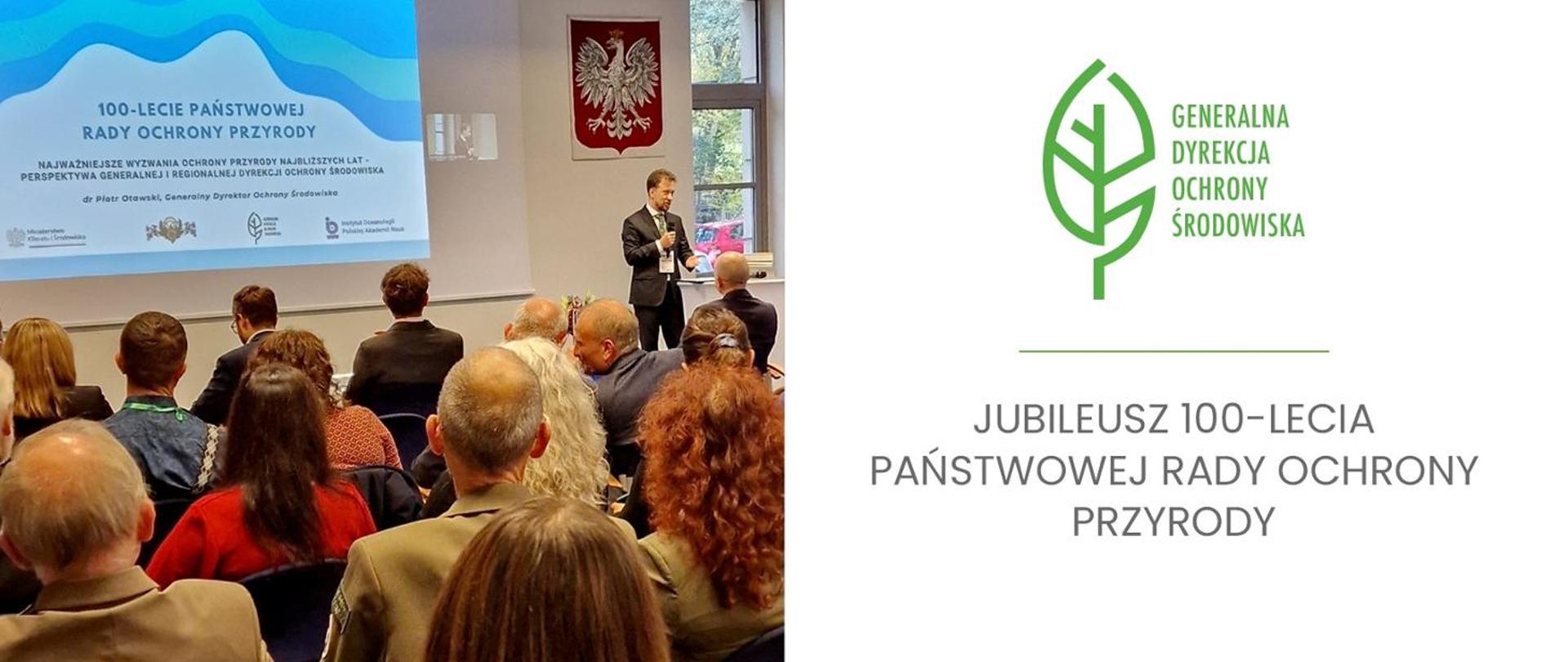 Na zdjęciu widać salę konferencyjną, w której odbywa się spotkanie z okazji jubileuszu 100-lecia Państwowej Rady Ochrony Przyrody. Przed publicznością przemawia mężczyzna w garniturze, stojący przy ekranie z prezentacją. Na ekranie widnieje tytuł wydarzenia oraz logotypy organizatorów. W tle widać biało-czerwoną flagę i godło Polski. Po prawej stronie kompozycji znajduje się logo Generalnej Dyrekcji Ochrony Środowiska oraz napis: „Jubileusz 100-lecia Państwowej Rady Ochrony Przyrody