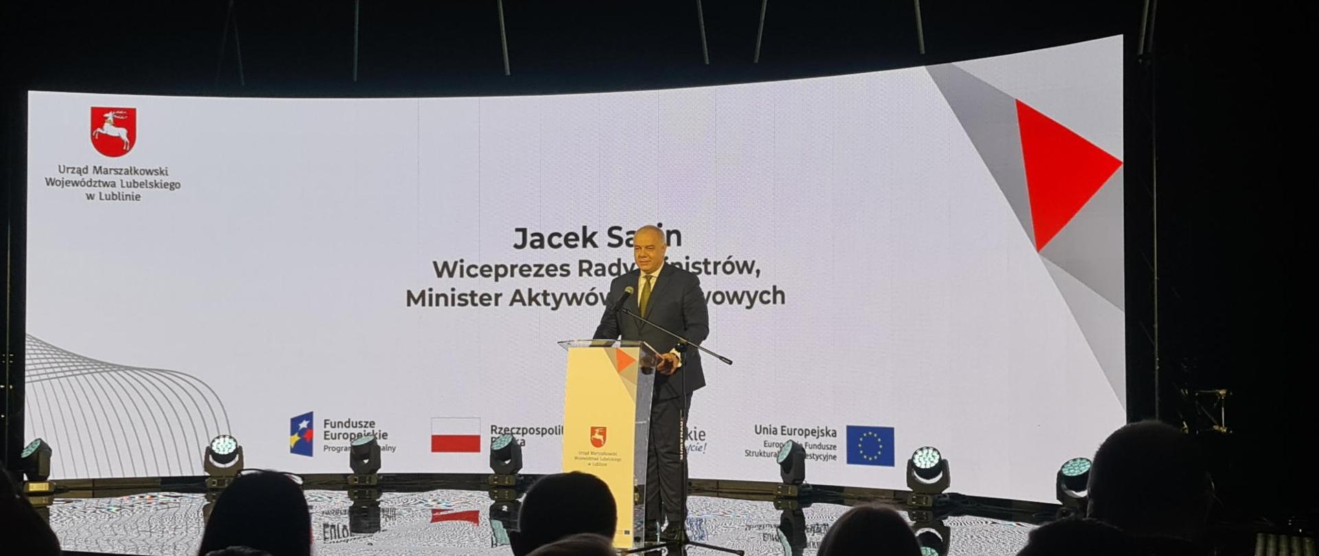 Wicepremier Jacek Sasin przemawia podczas konferencji w Lublinie