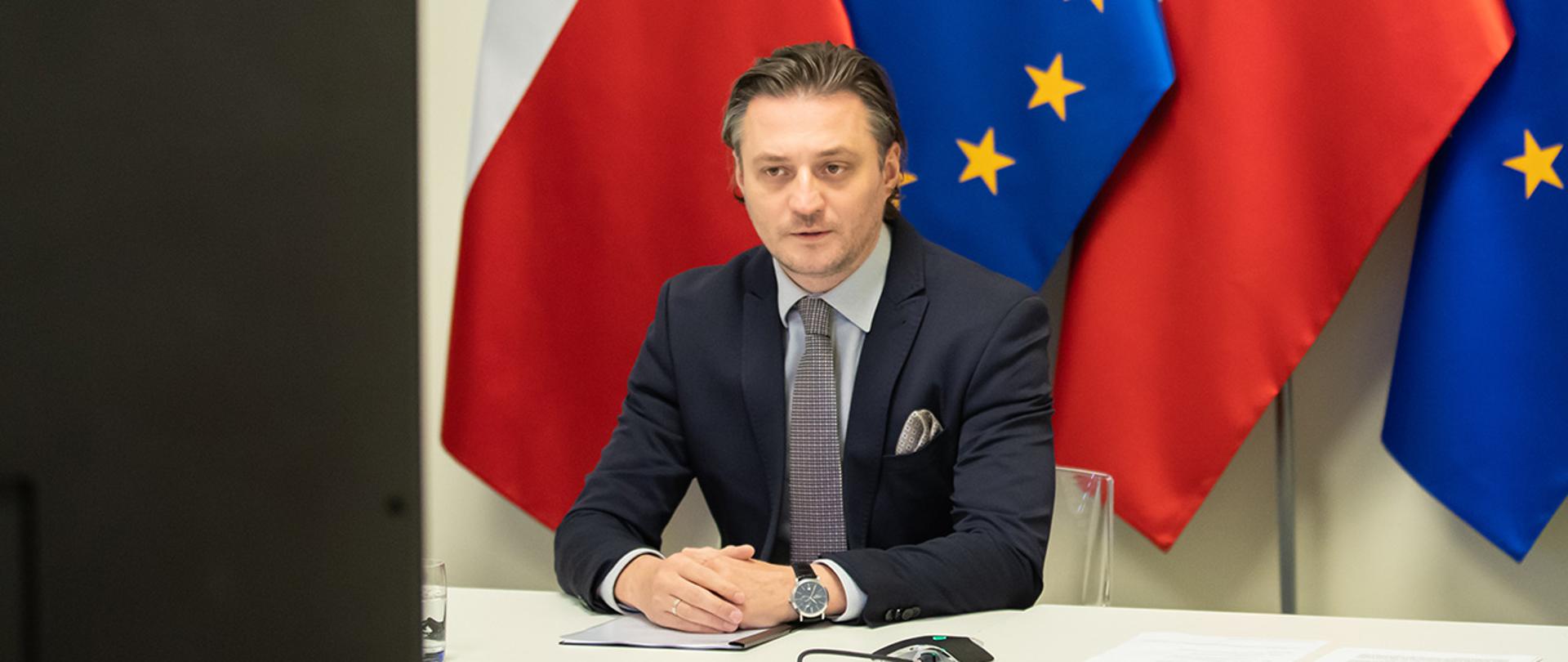 Wideokonferencja ministra Bartosza Grodeckiego z Lauri Lugną, stałym sekretarzem w Ministerstwie Spraw Wewnętrznych Estonii.