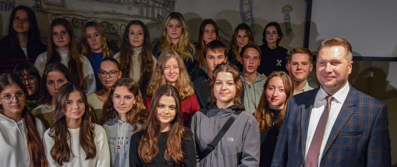 De jeunes Polonais vivant en France visitent Varsovie dans le cadre de « Découvrez la Pologne – pays d’origine » – Ministère de l’Education et des Sciences