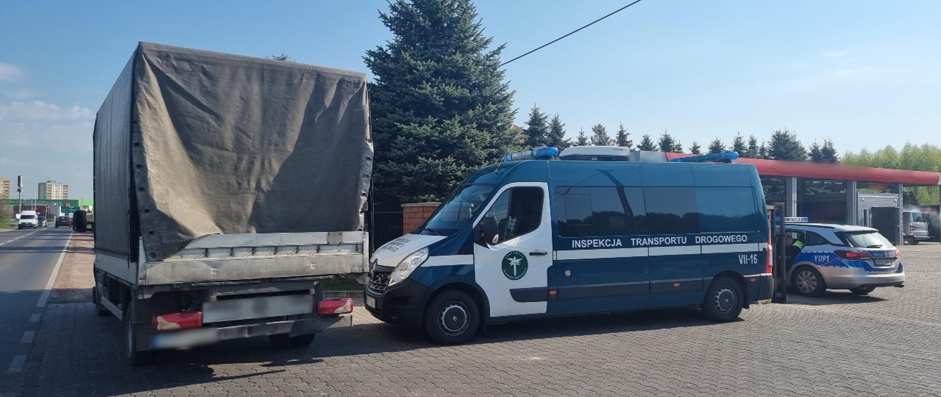 Kontrole trzeźwości kierowców na terenie Radomia z udziałem inspektorów mazowieckiej Inspekcji Transportu Drogowego i funkcjonariuszy Policji. Inspektorzy zatrzymali do kontroli kierującego samochodem dostawczym, który miał 0,44 promila alkoholu w wydychanym powietrzu.
