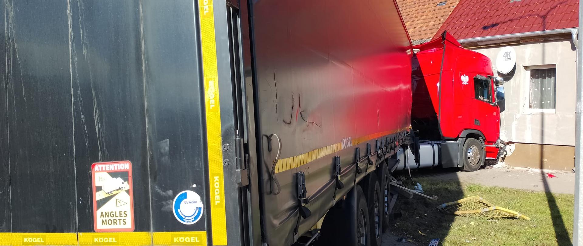 Wypadek drogowy. Zanieczyszczenie cieku wodnego 