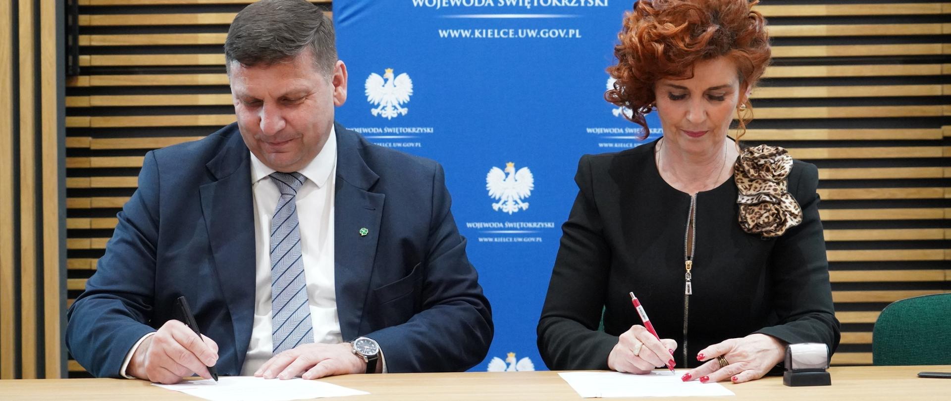 Podpisanie umów na tegoroczną edycję programu „Opieka wytchnieniowa”