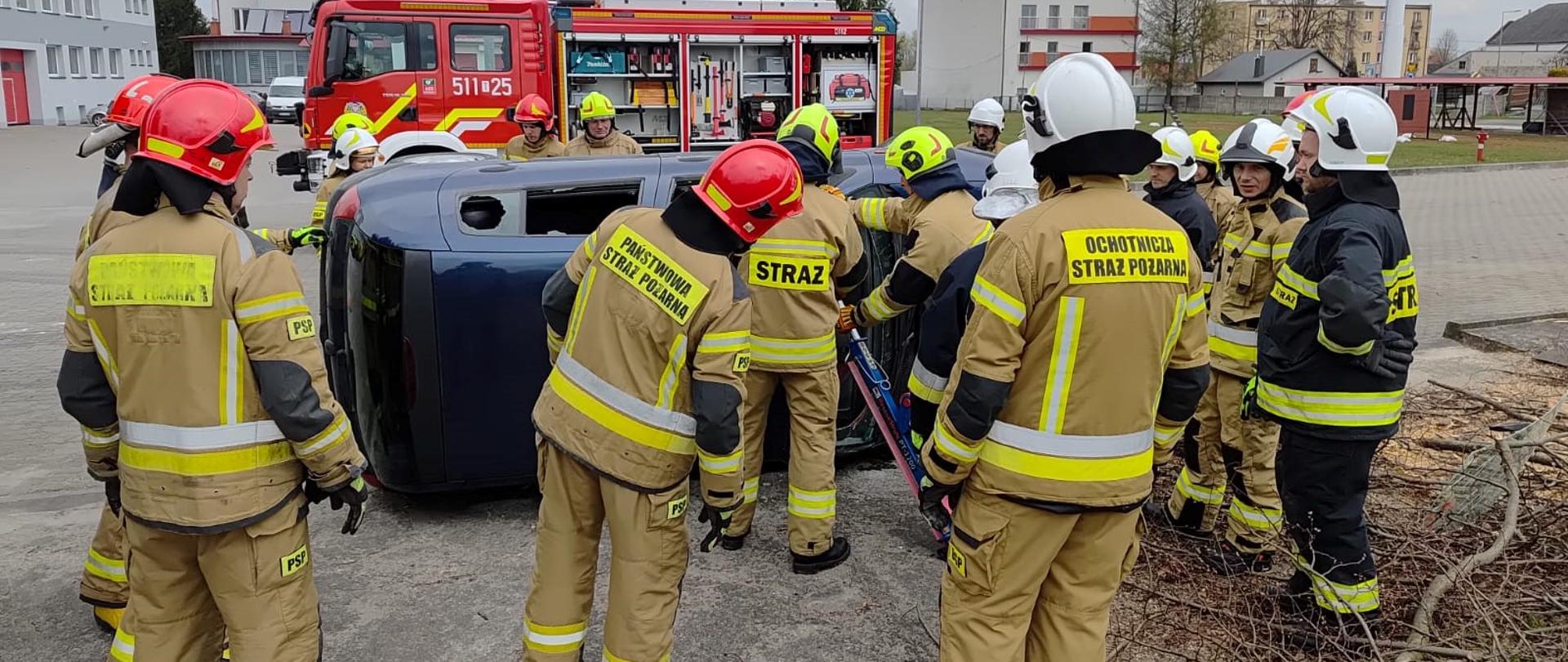 Zajęcia praktyczne podczas szkolenia podstawowego OSP