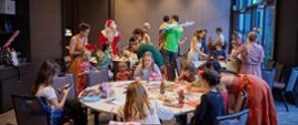Spotkanie świąteczne dla singapurskiej Polonii - zabawy dla dzieci zorganizowane przez wolontariuszy