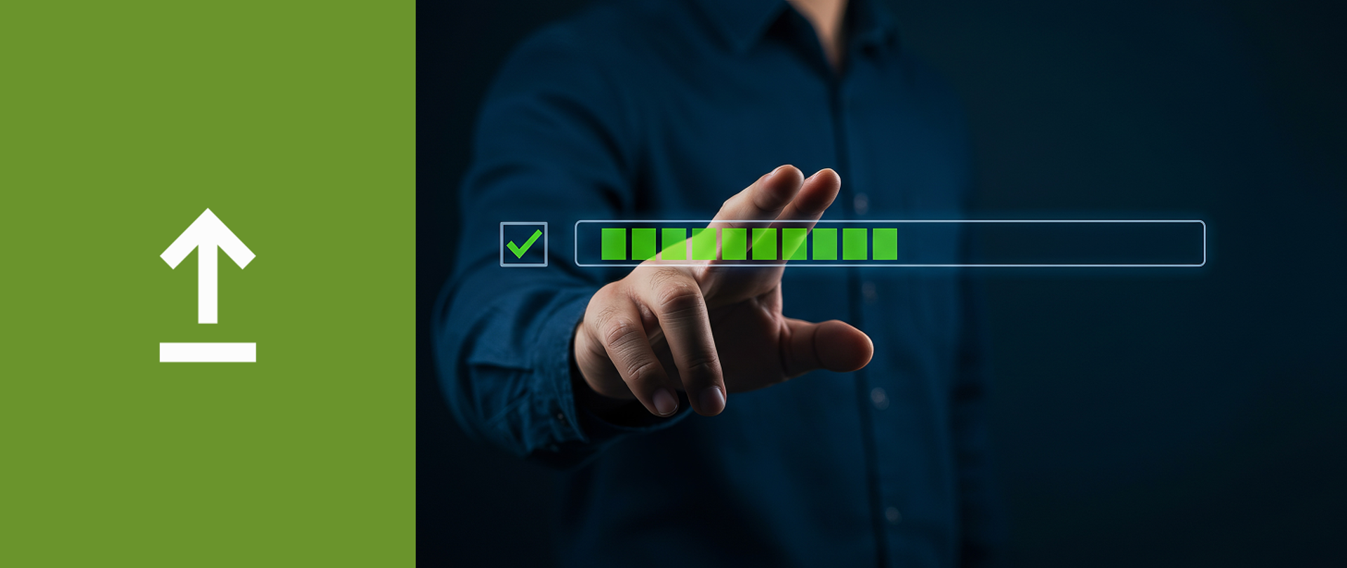Banner z logo strzałki skierowanej w górę oraz korpusem człowieka wskazującego dłonią na pasek ładowania.