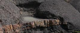 wysięk wody ze zbocza wyrobiska