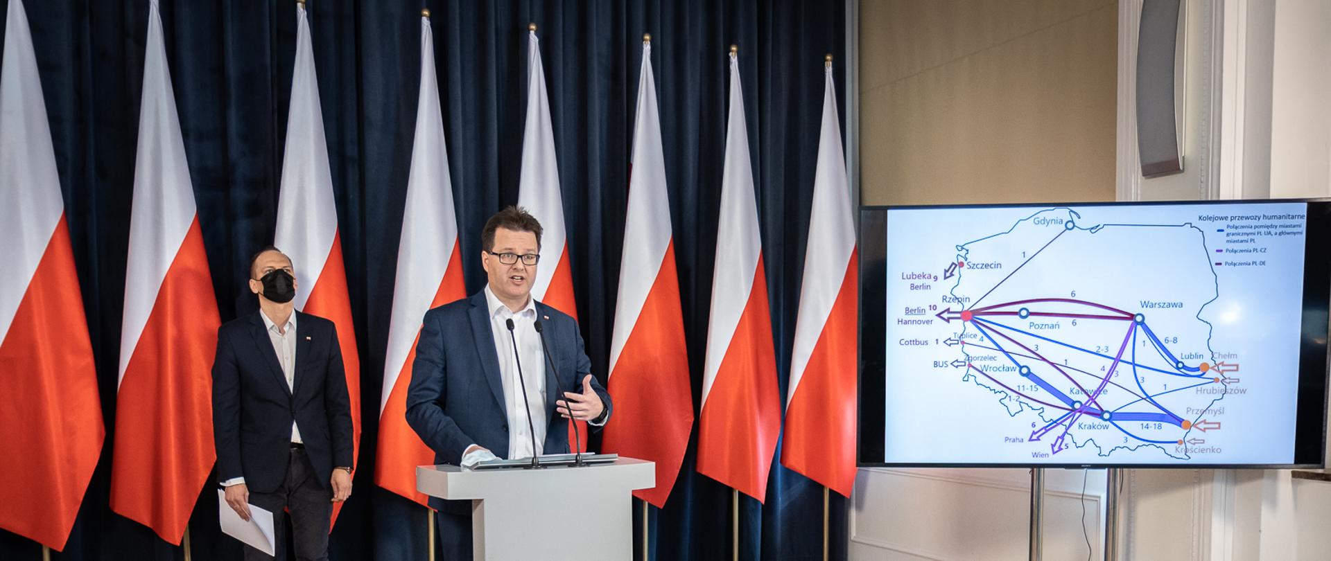 Wiceminister infrastruktury Andrzej Bittel w trakcie konferencji